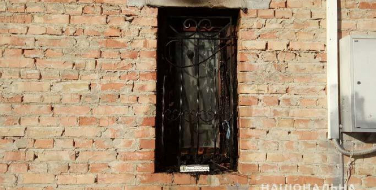 У Квасилові жінка штрикнула ножем чоловіка та намагалась спалити будинок (ФОТО)