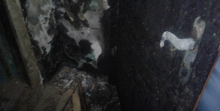 Родичам журналіста сайту "ВСЕ" вночі підпалили квартиру "коктейлем молотова"