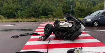 В ДТП біля Рівного авто розірвало навпіл, водій обійшовся незначними травмами
