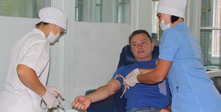 Рівненська поліція "віддали на благодійність" кров