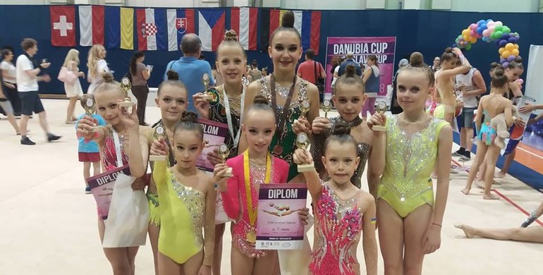Рівненські гімнастки у Братиславі здобули найбільше нагород серед усіх (ФОТО)