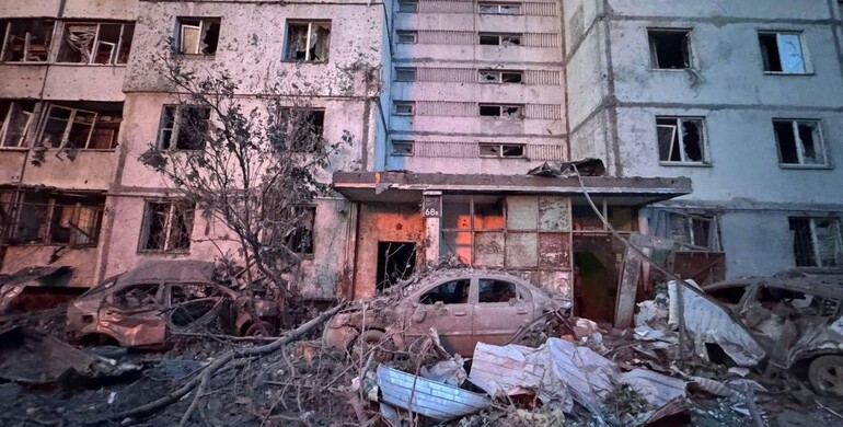 13 загиблих та понад 100 постраждалих внаслідок комбінованого обстрілу України