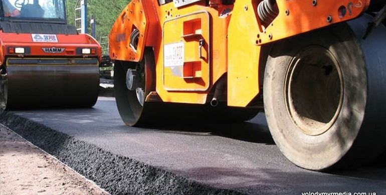 Скандальний ремонт дороги "Рівне-Луцьк": на тендері Служба автомобільних доріг пробачила фірмі помилку 300 мільйонів гривень