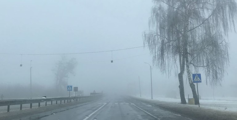 До уваги водіїв: на Рівненщині знову оголосили перший рівень небезпеки