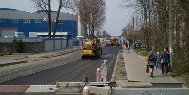 У Костополі на вулиці Степанській замінюють дорожнє покриття