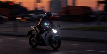 На Рівненщині нетверезий мотоцикліст влетів у стовп: водій – у реанімації