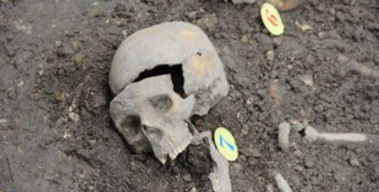 У колишній Дубенській тюрмі знайдено масові поховання жертв НКВС