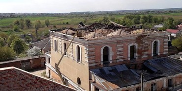 У Дубно намагаються відремонтувати аварійний дах у старій синагозі 