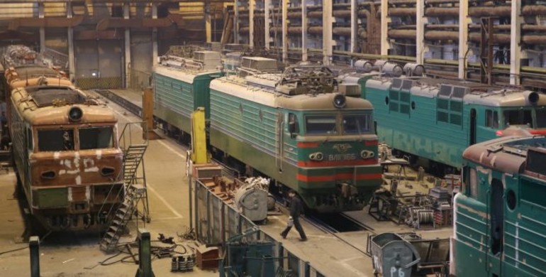 Чому "Укрзалізниця" розвалюється: СБУ викрили корупційні махінації у "галузі потягів"