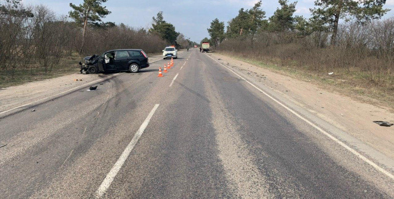 В ДТП на Сарненщині постраждало троє людей (ФОТО) В ДТП на Сарненщині постраждало троє людей (ФОТО)