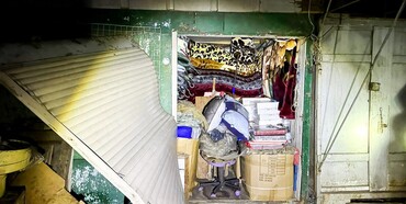 Вночі у Рівному побили охоронця ринку та підпалили кіоски 