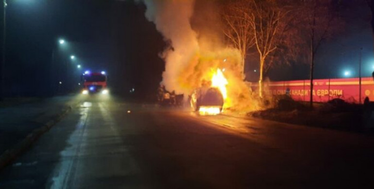 У Рівному вночі згорів BMW