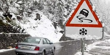 Сніг і ожеледиця: на Рівненщині водіїв просять бути обережними на дорогах