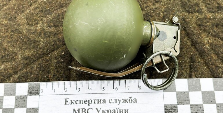 У Вараському районі поліцейські затримали чоловіка за незаконне поводження із боєприпасами 