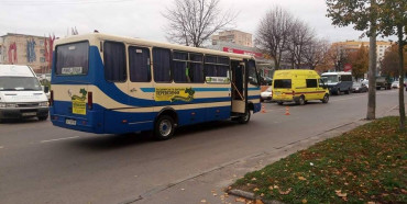 На Млинівщині пасажирка випала з автобуса