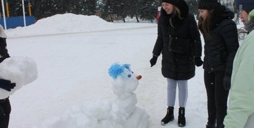Міська рада на Рівненщині скаржиться на зруйнованих сніговиків