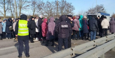 Біля Дубна 200 протестувальників перекрили міжнародну трасу: у поліції відкрили кримінальне провадження (ФОТО)
