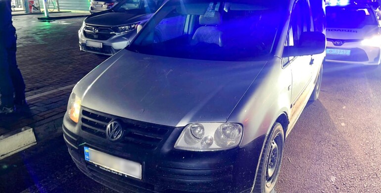 У Рівному чоловік вкрав авто, щоб покататися 