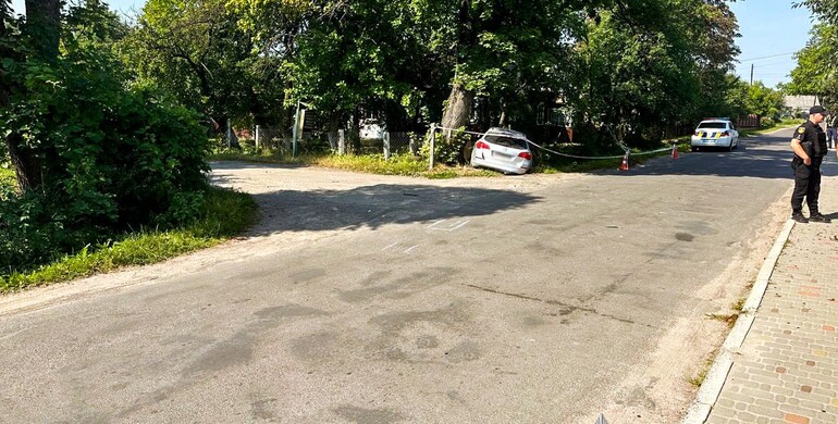 У Рокитному травмувалася неповнолітня водійка мопеду без посвідчення водія 
