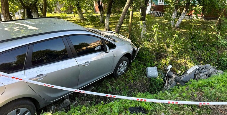 У Рокитному травмувалася неповнолітня водійка мопеду без посвідчення водія 