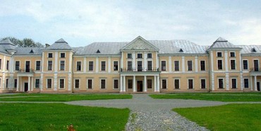 ТОП-5 українських палаців, які варто відвідати рівнянам влітку