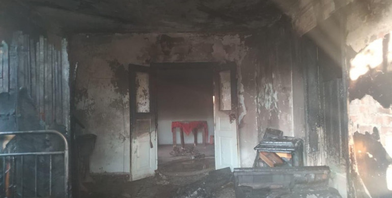На Рівненщині внаслідок пожежі згоріли меблі у будинку (ФОТО)