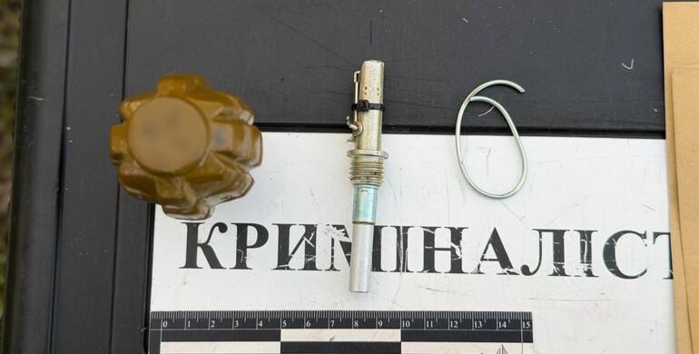У Вараському районі чоловік незаконно перевозив гранату