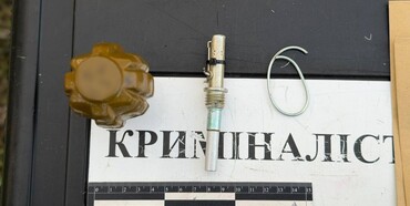У Вараському районі поліцейські викрили зловмисника, який незаконно перевозив гранату