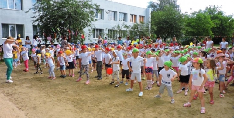 13 000 дітей Рівненщини цьогоріч взяли участь у веселих стартах (ФОТО)