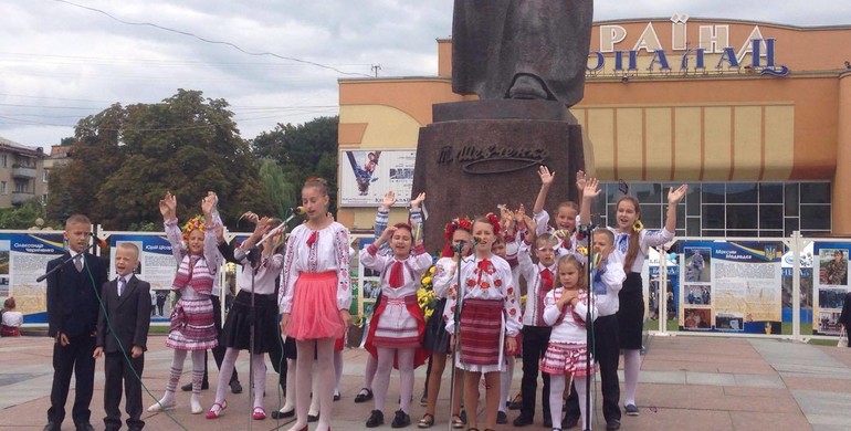 Діти Рівненщини привітали Україну з Днем Незалежності