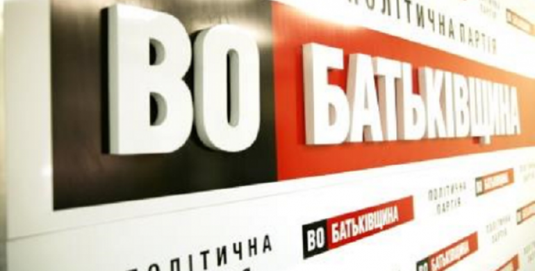 Різдвяні пригоди рівненської «Батьківщини»: виключення депутата і боротьба за крісло