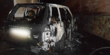 Відомому рівненському адвокату, сусіду Хомка, спалили Range Rover [+ФОТО]