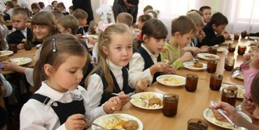 На Рівненщині школи підозрюють у махінаціях з харчуванням учнів
