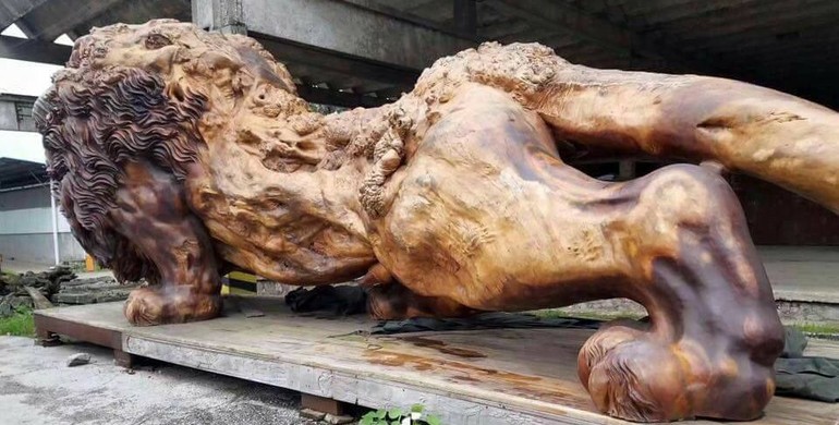 "Східний лев" - найбільша в світі скульптура з цільного дерева [+ФОТО] [+ВІДЕО]