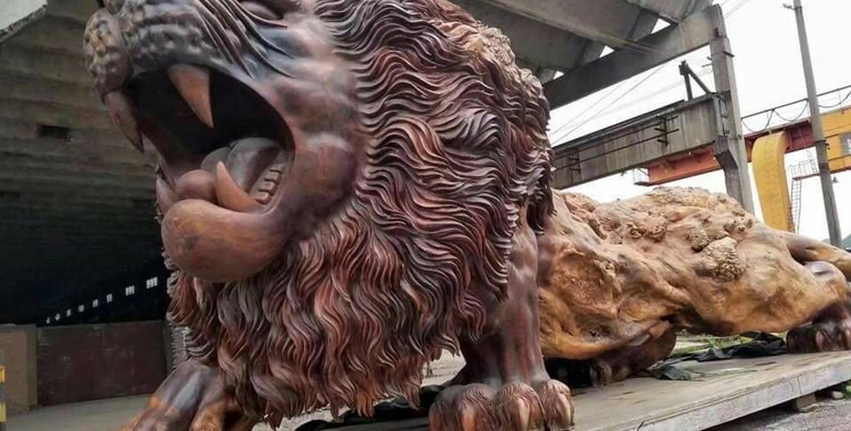 "Східний лев" - найбільша в світі скульптура з цільного дерева [+ФОТО] [+ВІДЕО]