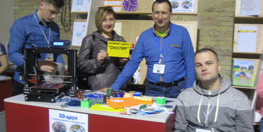 Як Рівненські волонтери у столиці 3-D - друк презентували