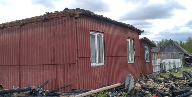 На Володимиреччині пожежу гасили мотопомпою На Володимиреччині пожежу гасили мотопомпою