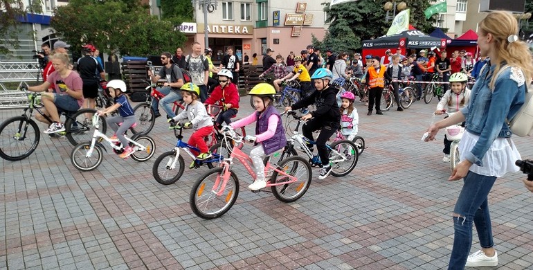 У Рівному "відкатали" велодень [+ФОТО]