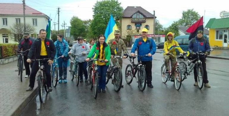 У Володимирці пройшла велоакція "Маки пам'яті"