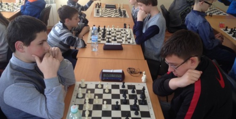 У Рівному діти зіграли традиційний шаховий турнір "Біла тура" [+ФОТО]