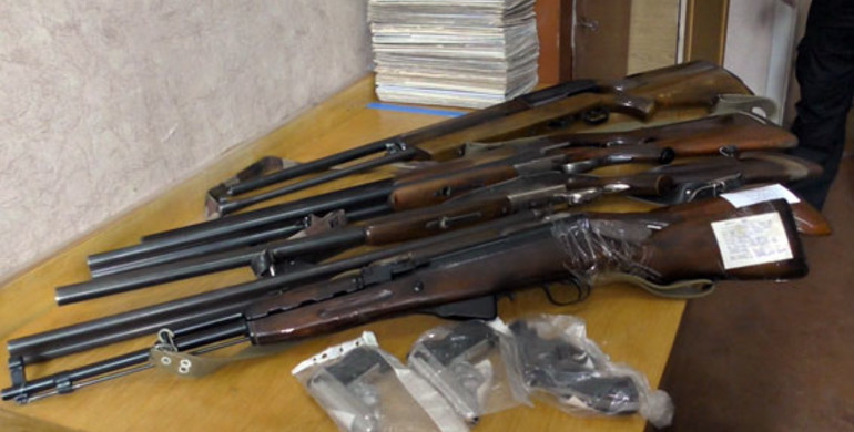 Жителі Рівненщини добровільно здали 63 одиниці зброї